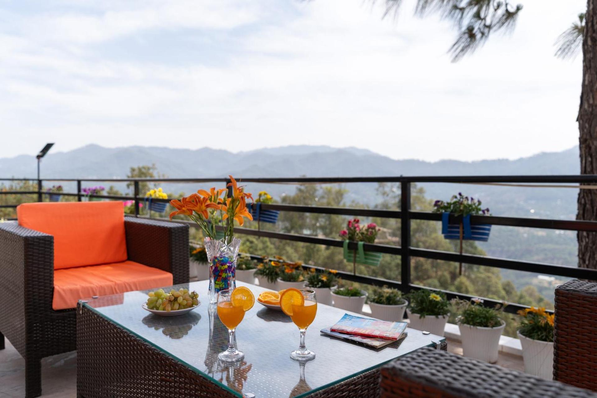 Villa Woodside Meadows By Veo - Part Of Stayvista Kasauli Luaran gambar